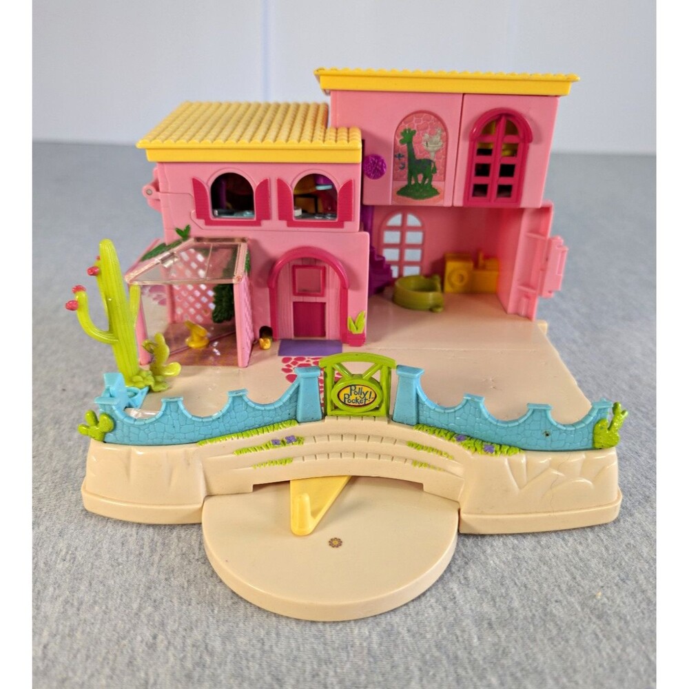 Mattel Polly Pocket 2000 Furnished 2-Story 4-Room Dollhouse Playset w/ 4 Dolls